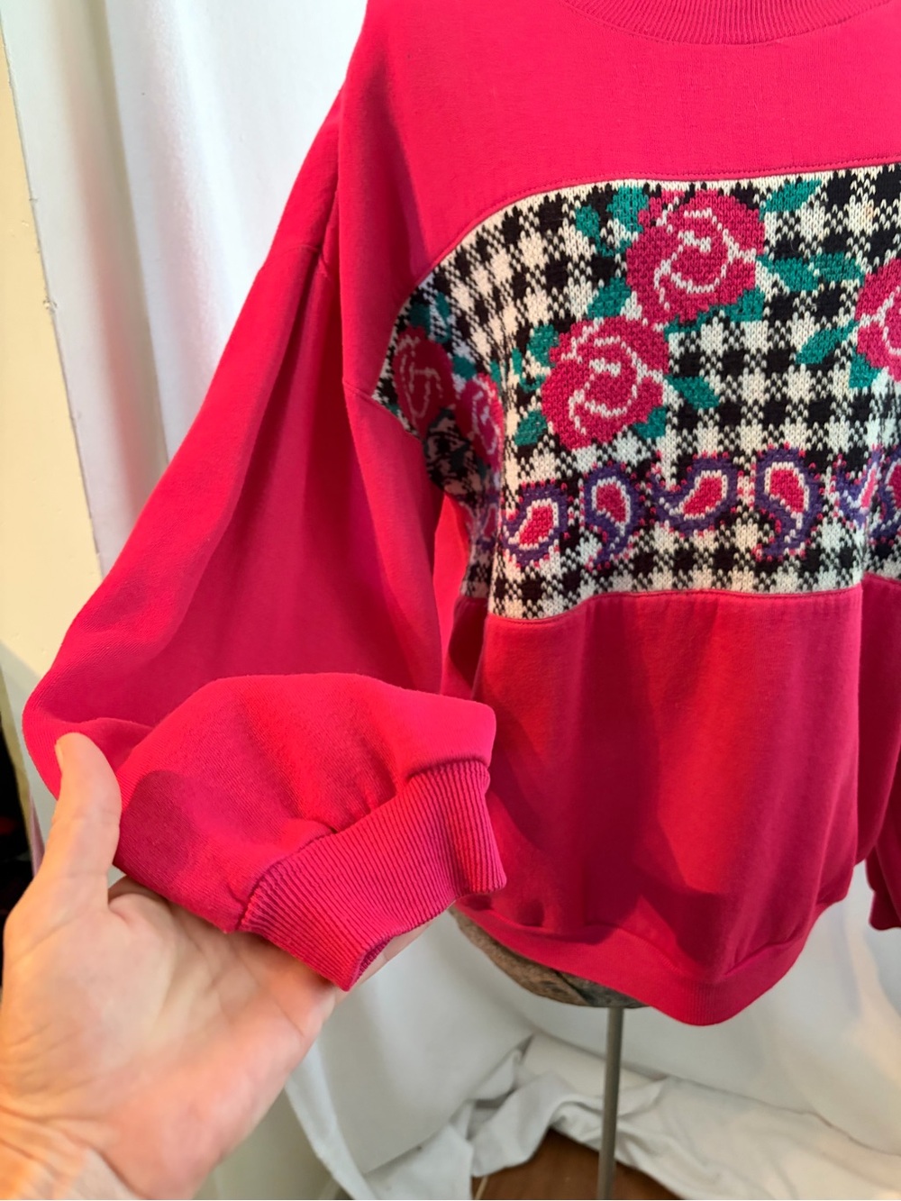 Vintage 90s Lauren Brooke houndstooth rose knit panel pink sweatshirt - Picture 2 of 10